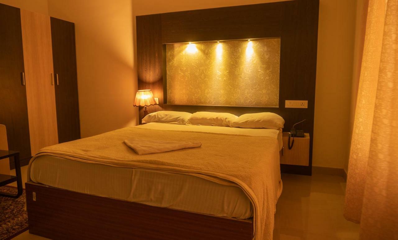 Aramana Holiday Inn Alappuzha Exteriér fotografie
